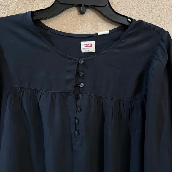 Levi's
Women's 3/4-Sleeve Blouse NWT size L - Picture 4 of 7